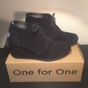 Toms wedge boots 7 1/2.