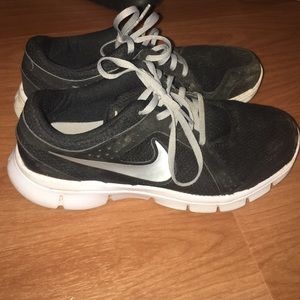 Black nike flex