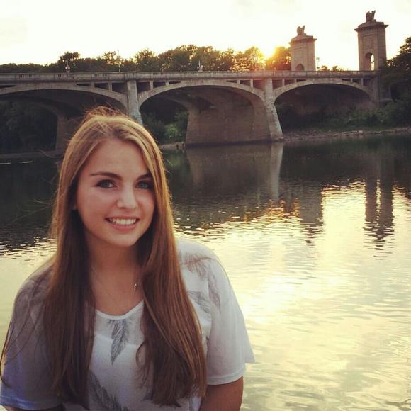 Meet your Posher, Emily - Picture 1 of 1