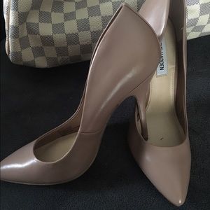 Tan Steve Madden "Galleryy" pumps