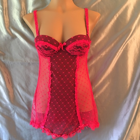 New hot pink chemise with padded bra, sz Small