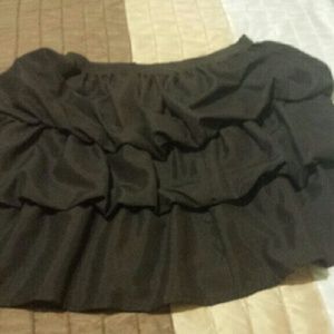 Black ruffle short skirt
