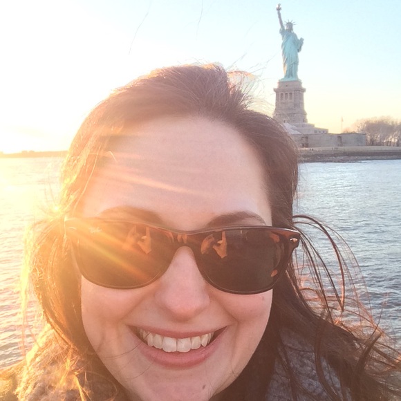 Meet your Posher, Ari - Picture 2 of 2