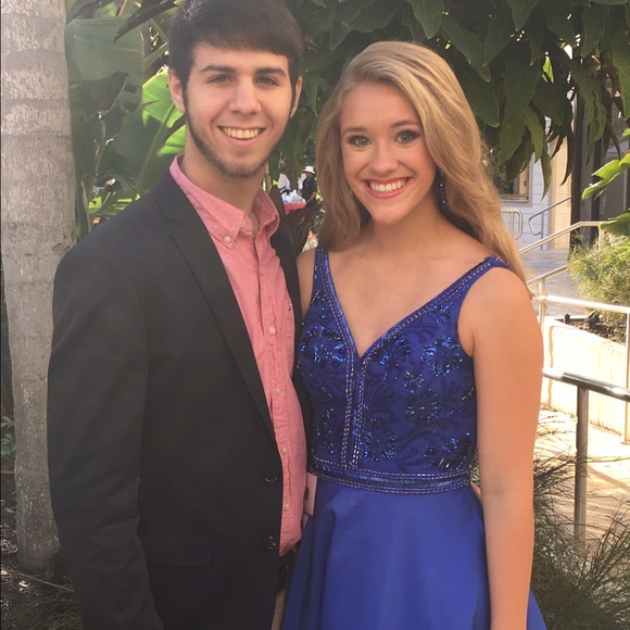 Prom dress - Picture 1 of 3