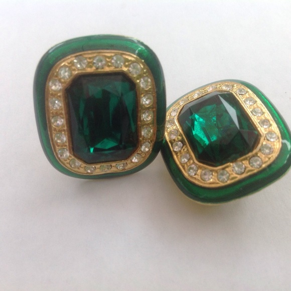 Jewelry - Vintage Emerald Green Earrings