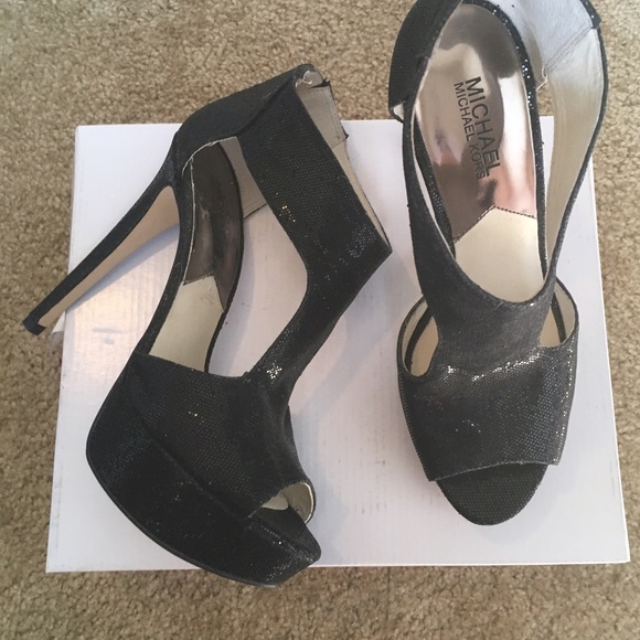 ❌SOLD❌Michael Kors leather shimmery heels - Picture 4 of 4