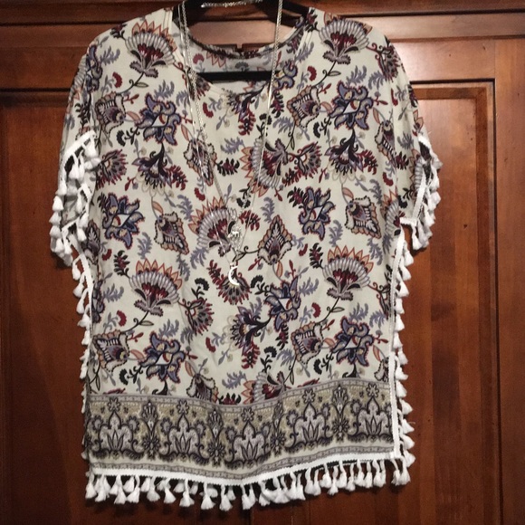 Boutique Bohemian top. Size Medium.