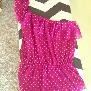 One-shoulder ruffle top polka dot