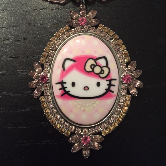 Tarina Tarantino x Hello Kitty pink head necklace - Picture 4 of 4