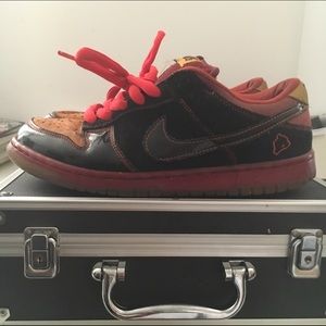 Hawaii Nike SB Dunks Low. US 8.5. RARE.