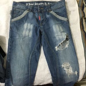 Tattered boyfriend fashion jeans