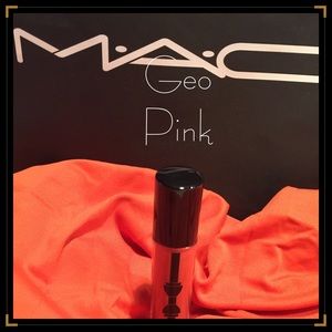 Authentic MAC Cremesheen Glass in Geo Pink