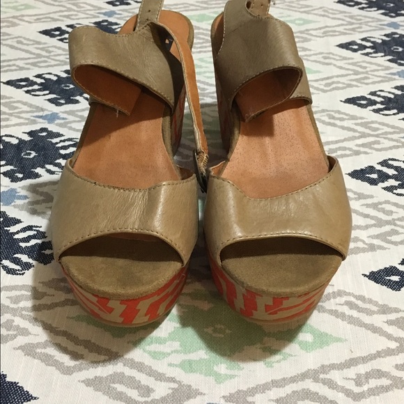 BC - tan wedges - size 8