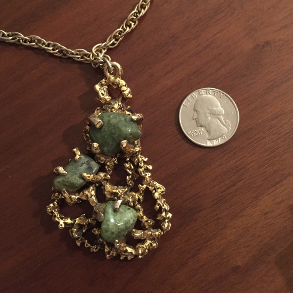 Vintage Jewelry - Stunning vintage brass necklace w green stones Vintage Jewelry - Stunning vintage brass necklace w green stones