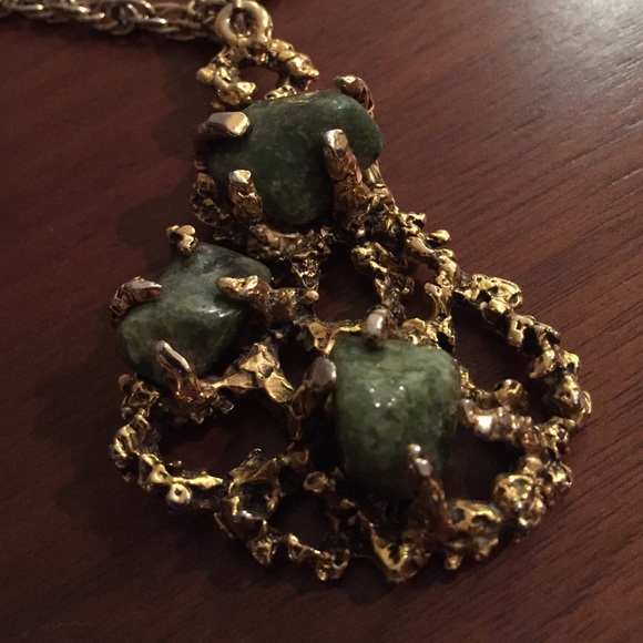 Vintage Jewelry - Stunning vintage brass necklace w green stones Vintage Jewelry - Stunning vintage brass necklace w green stones