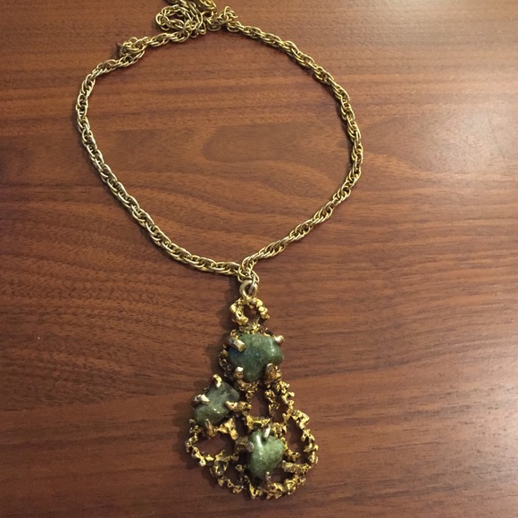 Vintage Jewelry - Stunning vintage brass necklace w green stones Vintage Jewelry - Stunning vintage brass necklace w green stones