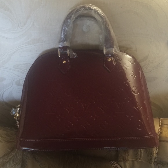 Patent leather burgundy fashion bag