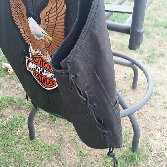 SOLD!! Genuine leather motorcycle vest - Picture 2 of 6