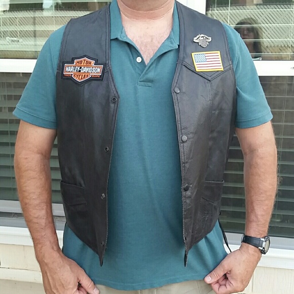 SOLD!! Genuine leather motorcycle vest - Picture 3 of 6