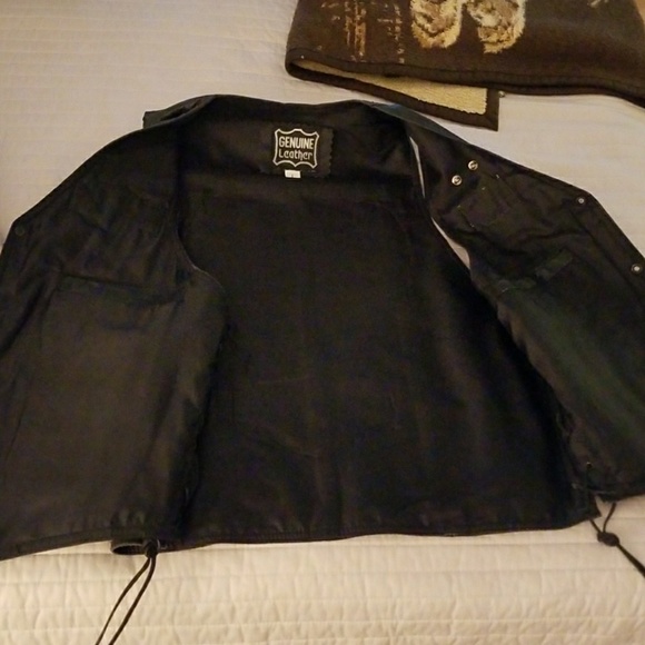 SOLD!! Genuine leather motorcycle vest - Picture 4 of 6