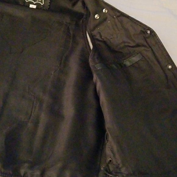 SOLD!! Genuine leather motorcycle vest - Picture 6 of 6