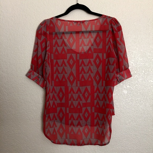 Fun patterned lightweight blouse. - Picture 3 of 4