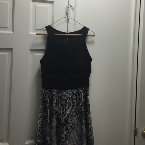 Dress - Picture 3 of 4
