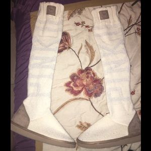 Victoria's Secret PINK winter booties