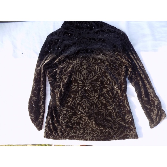 Top - Picture 2 of 4