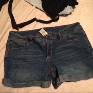 Arizona Shorts - Brand New