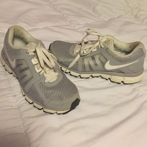 Nike dual fusion running shoe