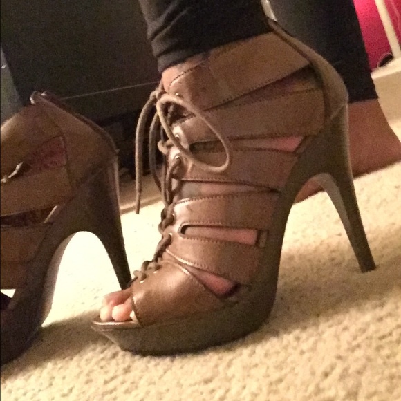 Trendy Lace-up heels