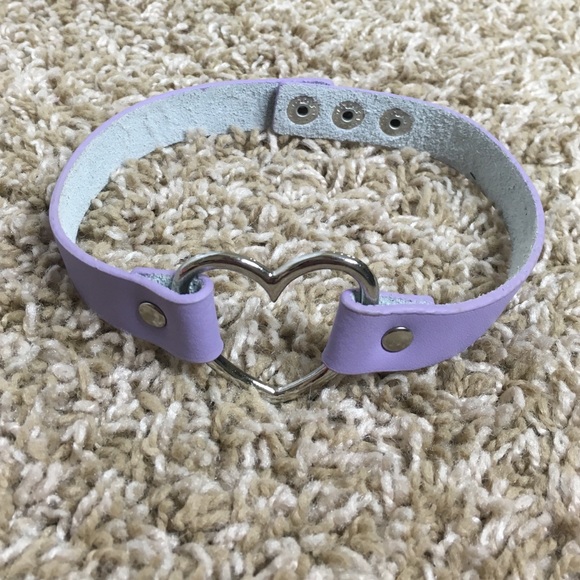 UNIF Jewelry - ✨NWOT✨ lavender heart choker