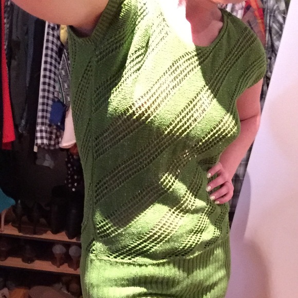 Short sleeve sweater