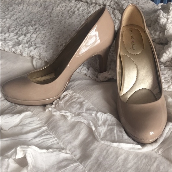 Nude Pumps