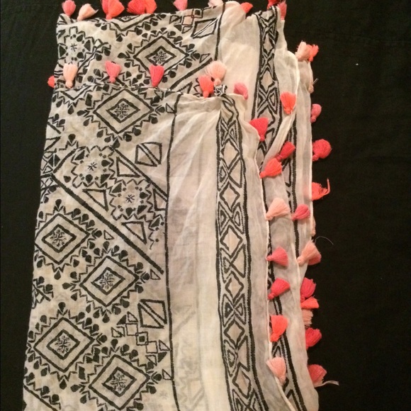 Fun geometric print scarf