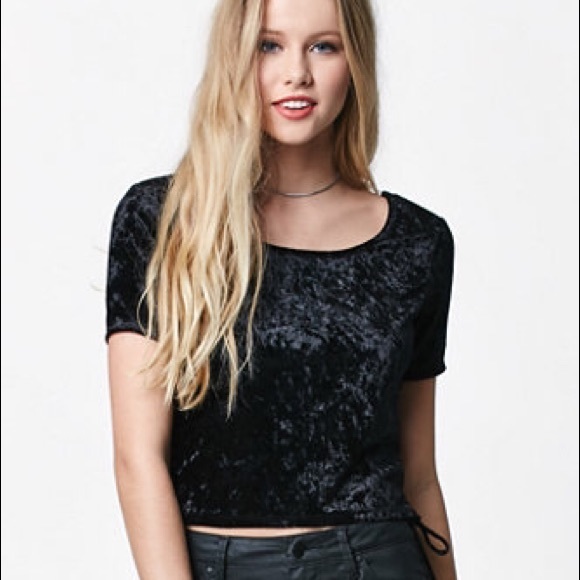 Velvet Lace-up Crop Top!