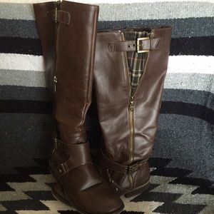 Guess brown boots with plaid detailing
