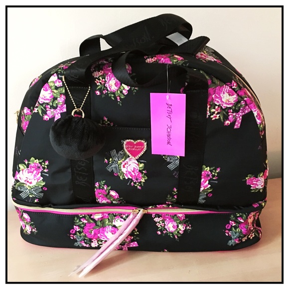 🎉HP🎉✨Betsey Johnson Quilted Floral Weekend Bag✨ - Picture 4 of 4