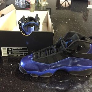 Jordan 6Y or women's 5 1/2 or Men's 6.