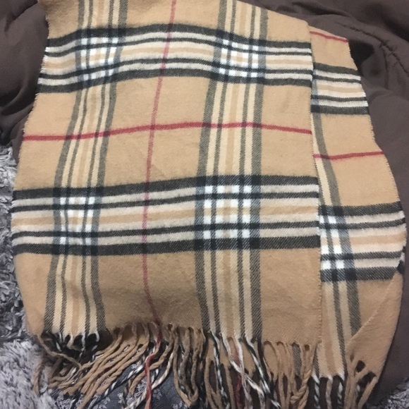 Cute patterned scarf!