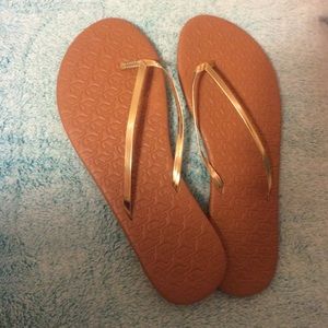 Vineyard Vines Embossed Leather Whale Flip Flops