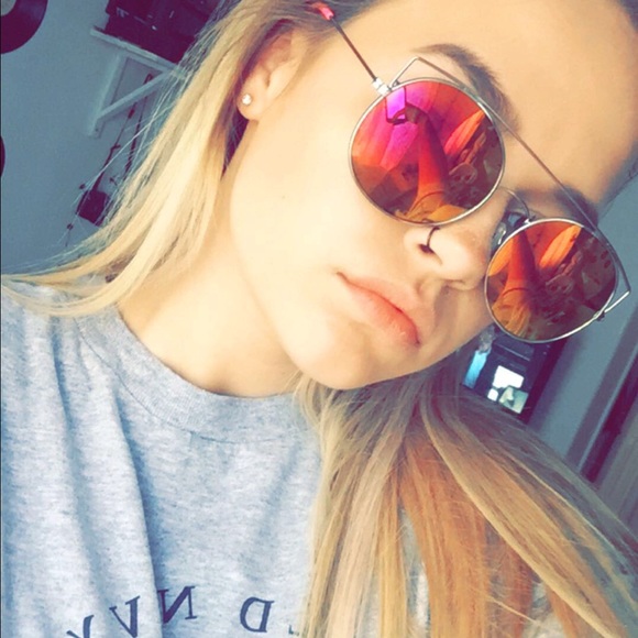 Meet your Posher, Chloee - Picture 1 of 1