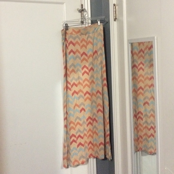 Peach Chevron patterned Maxi Skirt - Picture 1 of 3
