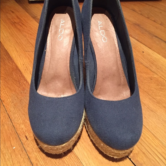 Blue canvass platforms