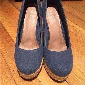 Blue canvass platforms