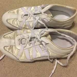 8.5 nfinity cheer shoes