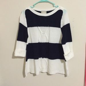 Quarter sleeve sweater