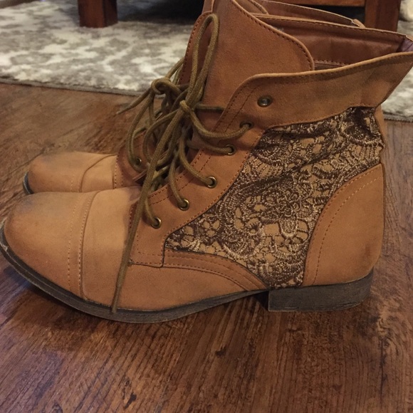 Tan faux leather combat boots with lace sides - Picture 1 of 3