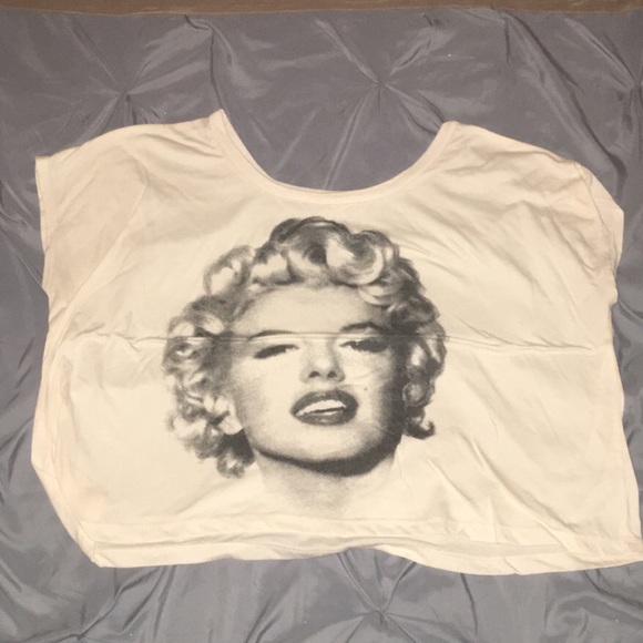 Wide fit Marilyn Monroe crop top.